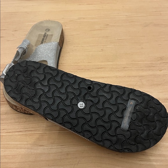 NWOT Alexis Bendel Silver Sandals 7.5 - Picture 4 of 4